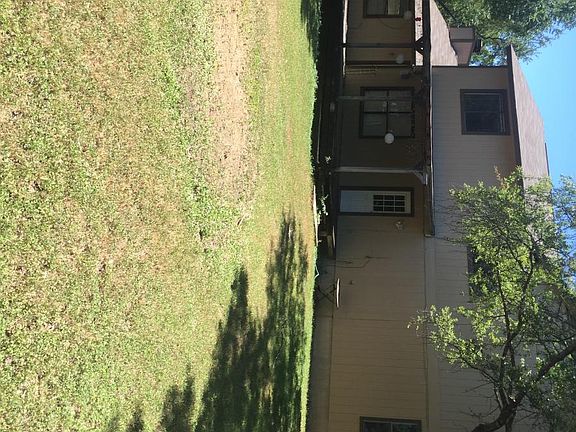 3rd image of 404 Twin Oak Trl