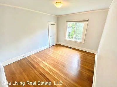 Upstairs bedroom 2.