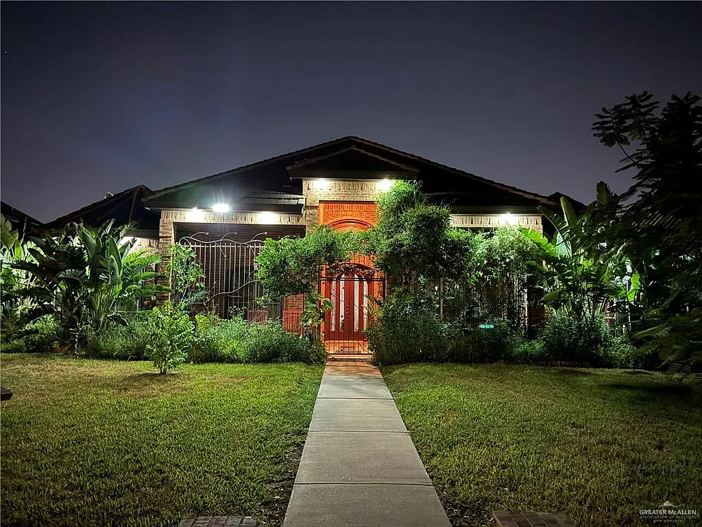 3 bed, 3.0 bath, 2732 sqft, $2,800 — Photo 2