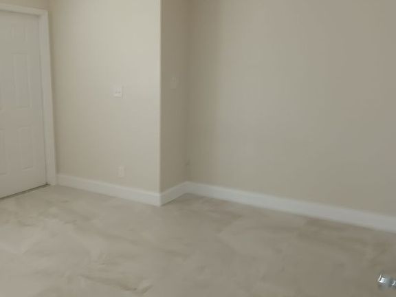 5th image of 702 NE 40th St #702/1
