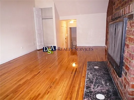 Rented by DSA Realty | media 33