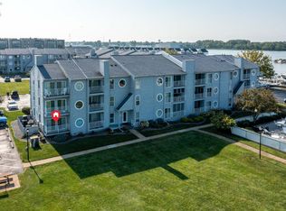 306 Clinton Reef Dr, Port Clinton, OH 43452