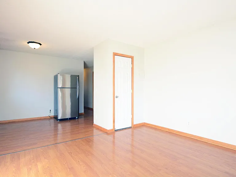 2105 Hillview Rd — Photo 3