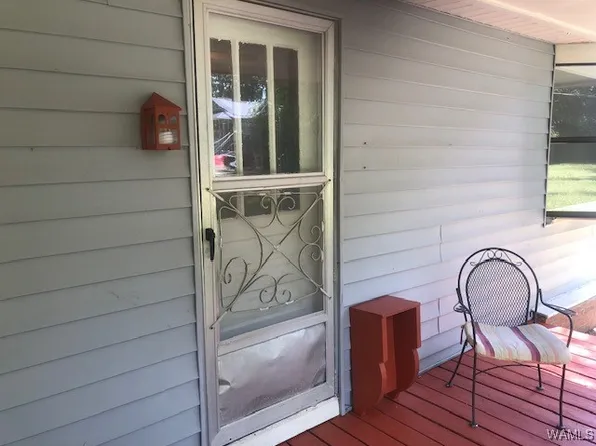 521 4th Ln NE, Fayette, AL 35555