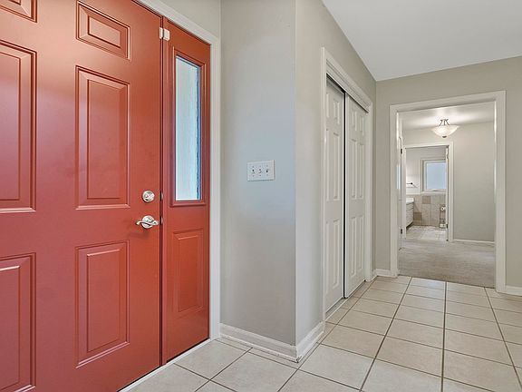 3rd image of 3280 Montlake Dr