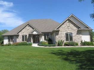 W283N6241 Hibritten Way, Hartland, WI 53029