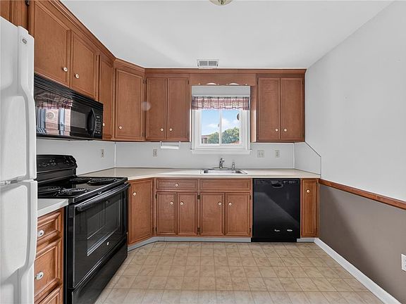 3rd image of 916 Cold Spring Rd APT 4