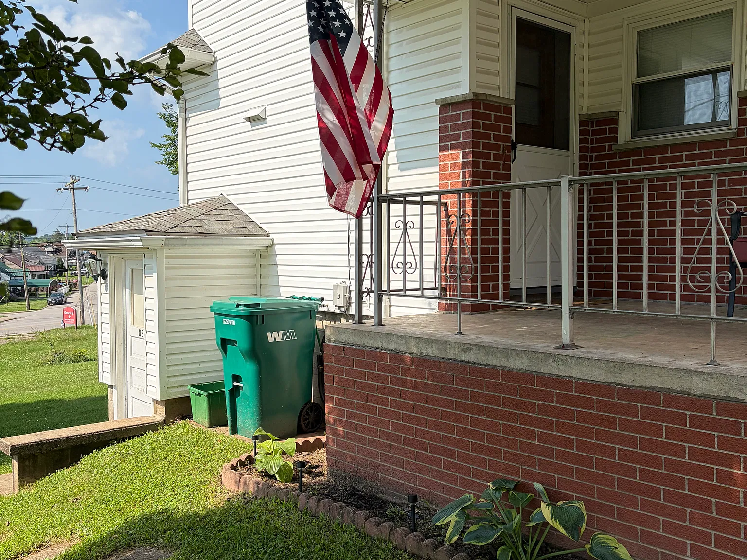 3 bed, 1.5 bath, 1700 sqft, $800 — Photo 2