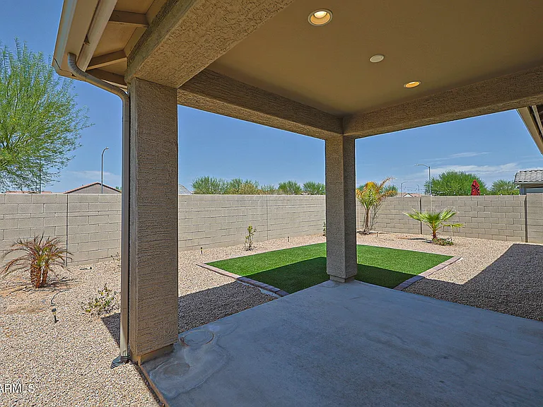 9018 W San Miguel Ave — Photo 19