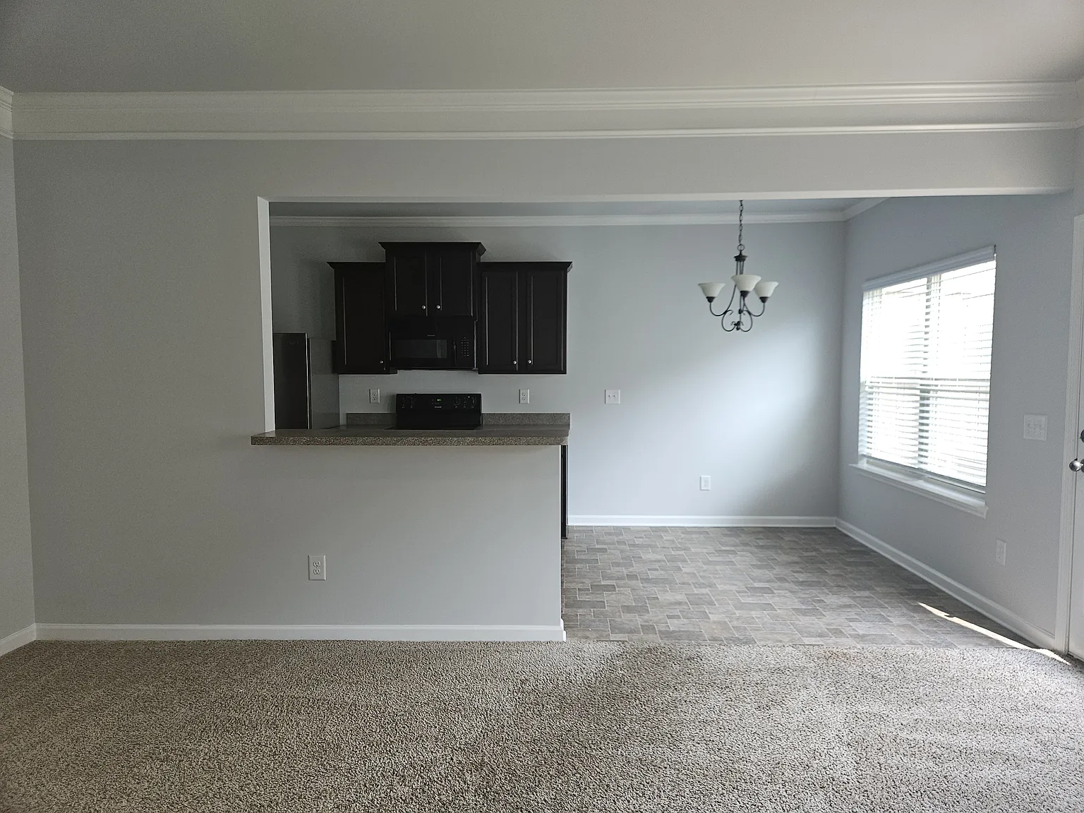 3 bed, 2.5 bath, 1635 sqft, $2,100 — Photo 4
