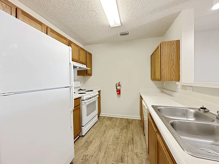 Alison Pointe Apartments — Photo 42