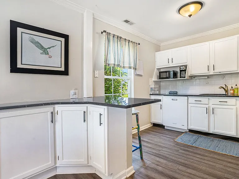 5905 Drawbridge Ct — Photo 6