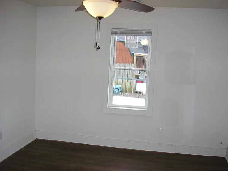 402 N Railroad St — Photo 4