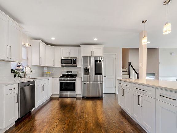 5th image of 17066 Louis Ct