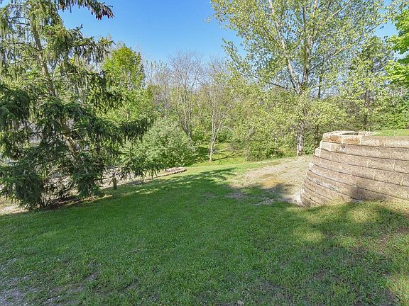 5th image of 743 Fox Creek Ln