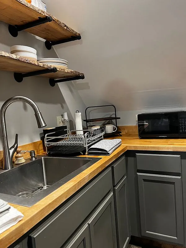 1 bed, 1.0 bath, 900 sqft, $1,800 — Photo 3