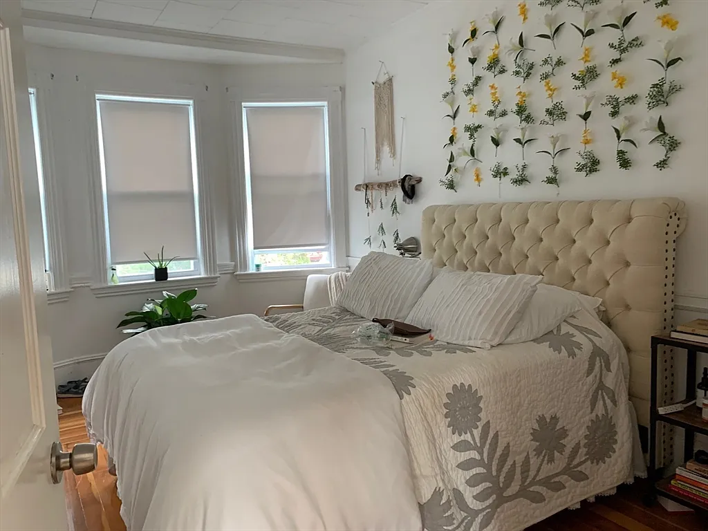 4 bed, 2.0 bath, 1800 sqft, $4,250 — Photo 2