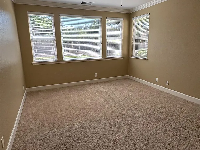 1105 N Perry Ave — Photo 28