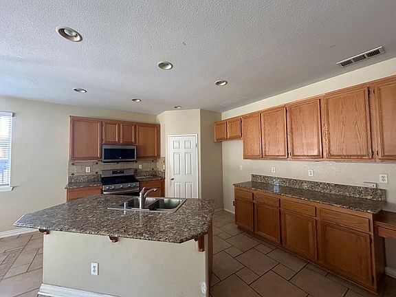 3rd image of 38435 Sevilla Ave