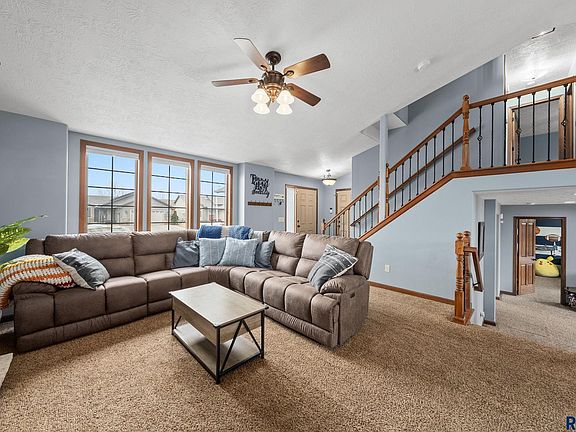 4th image of 2024 S Shaw Ave