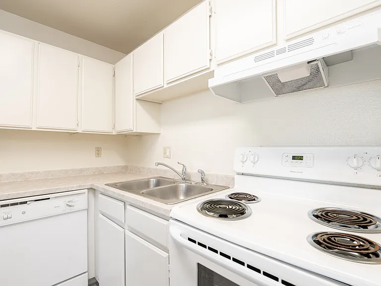 Villagio Apartments — Photo 3