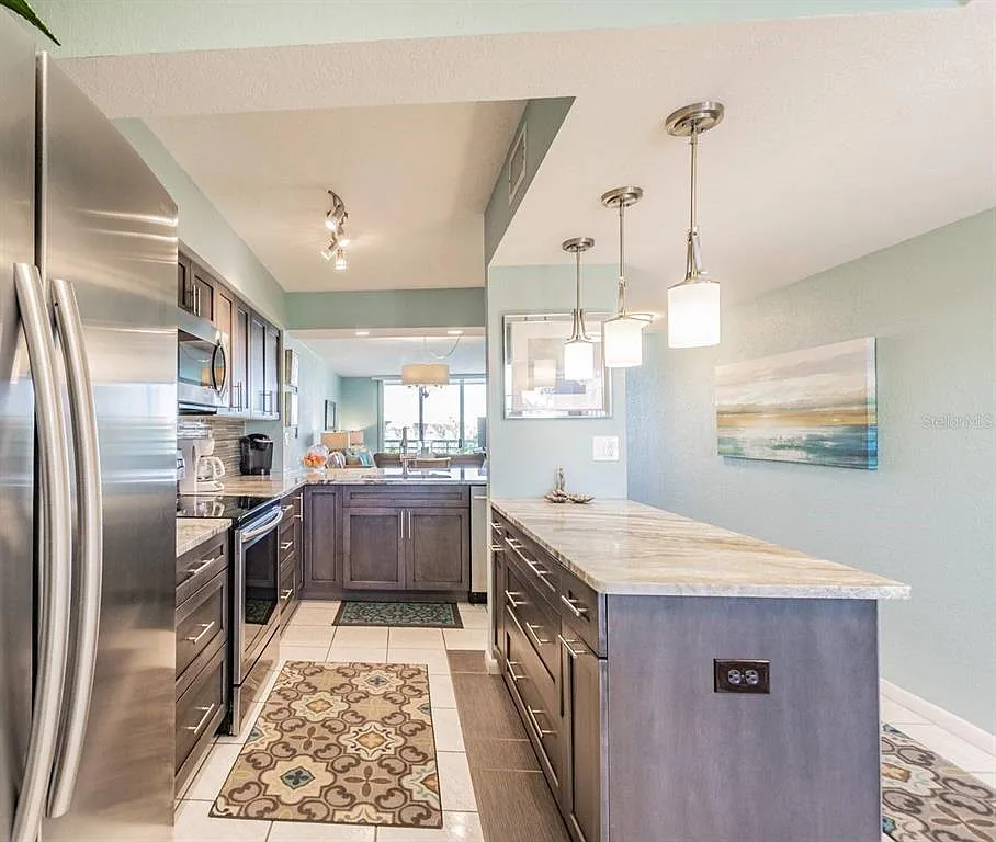 2 bed, 2.0 bath, 1080 sqft, $7,860 — Photo 4
