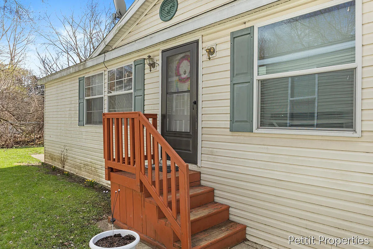 7062 Independence Ln SW photo 1