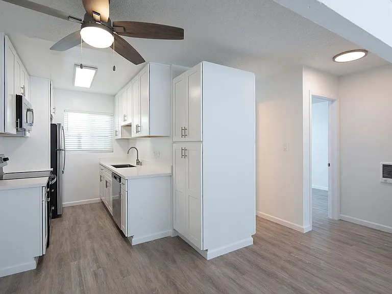 Catalina Pacific Apartments — Photo 4