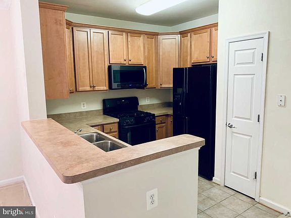 3rd image of 3830 Lightfoot St Unit 325