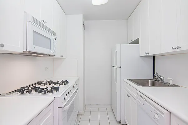 Sold by Yael Dunsky Real Estate | media 3