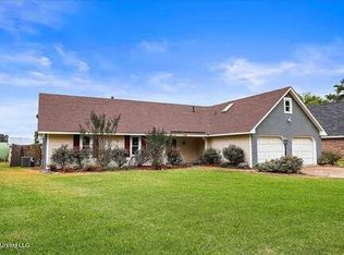 2089 Lakeshore Dr, Ridgeland, MS 39157