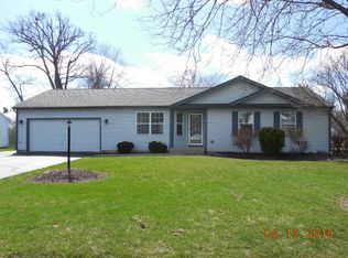 1003 Victoria Dr, Island Lake, IL 60042