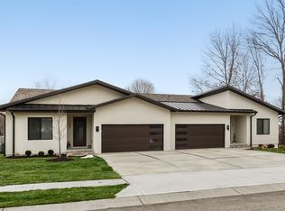 102 E Maplewood Ln, Raymore, MO 64083