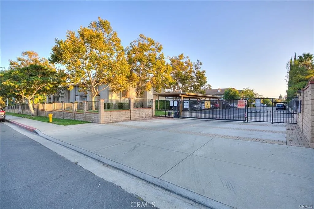 2 bed, 932 sqft, $2,750 — Photo 4