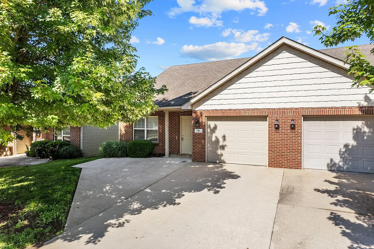Building Photo - 701-703 Glenstone Dr.
