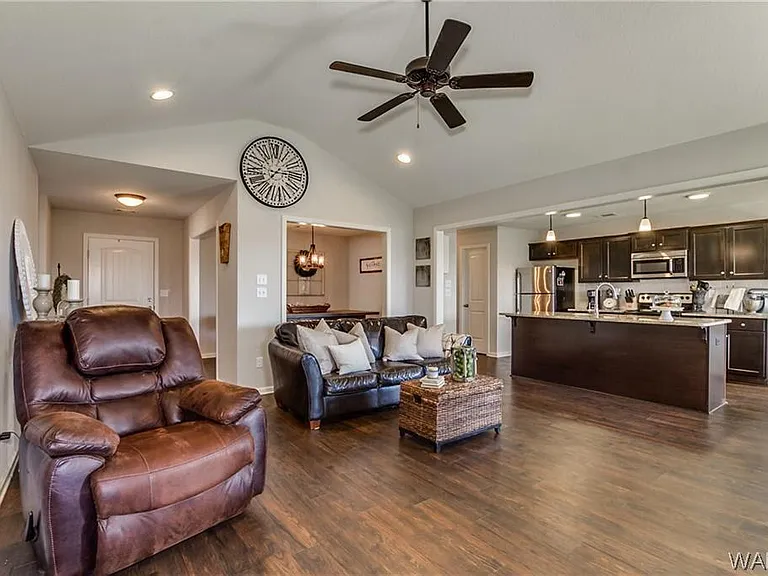 429 Barn Wood Rd — Photo 4