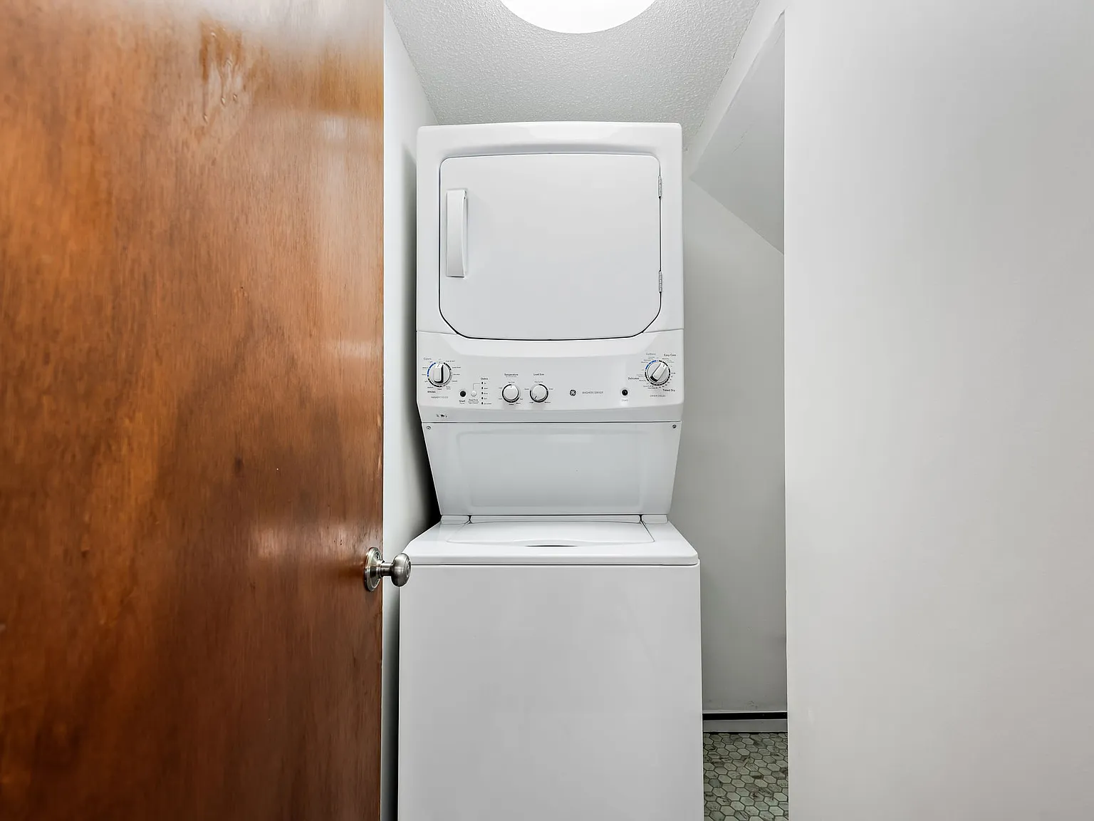 2 bed, 1050 sqft, $2,875 — Photo 4