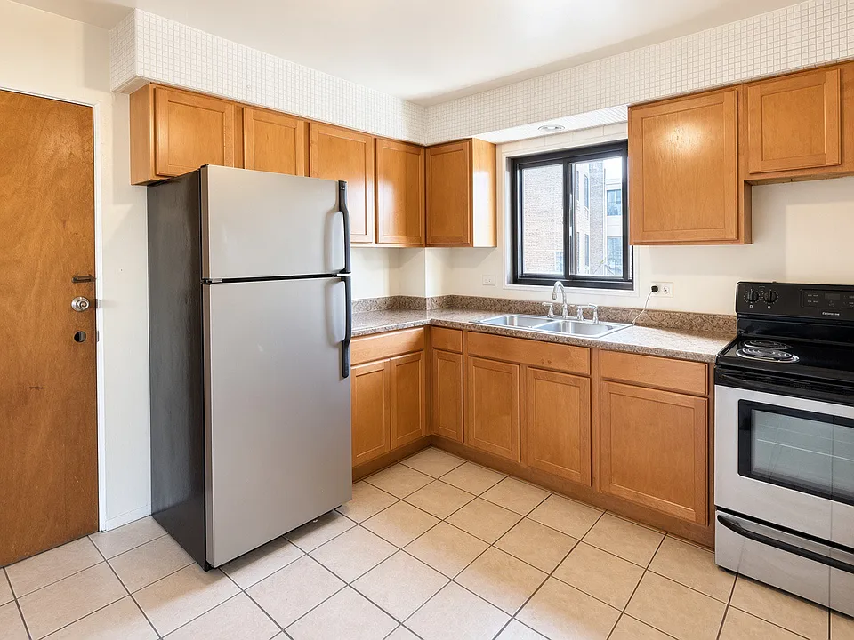 6509 N Winchester Ave #2W