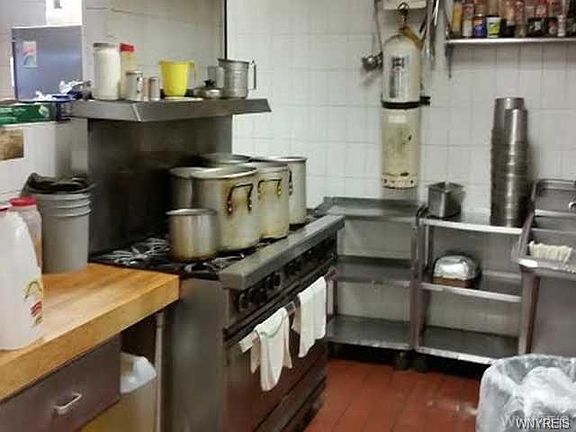 4th image of 423 Hopkins St