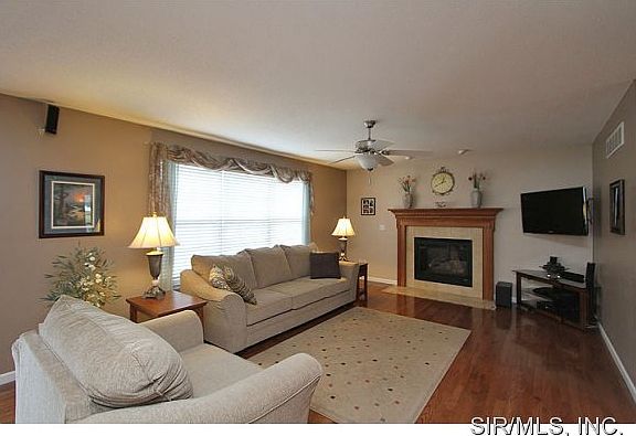 2nd image of 2077 Pinehurst Way