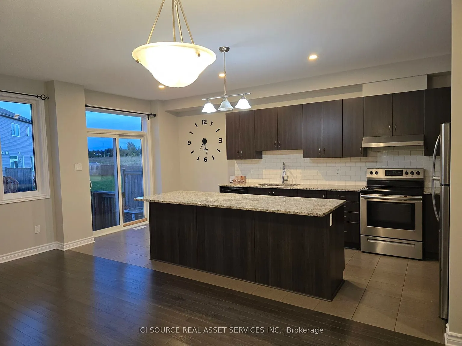 4 bed, $2,849 — Photo 2