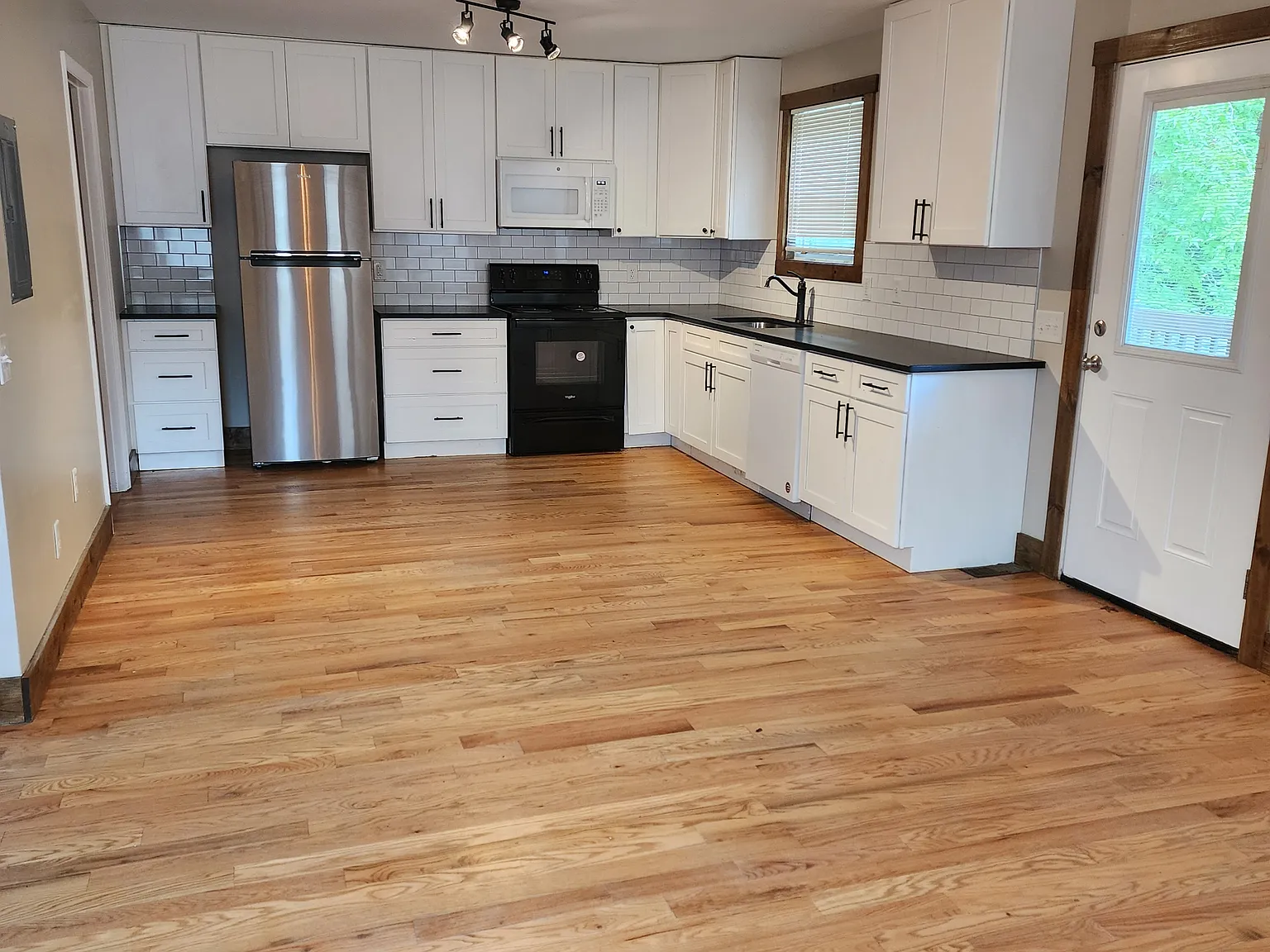 1 bed, 800 sqft, $1,100 — Photo 3