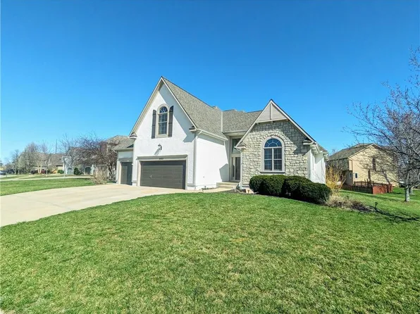 5523 Round Prairie St, Shawnee, KS 66226