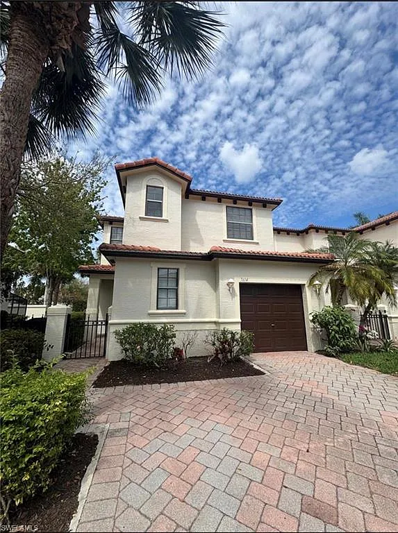 3 bed, 2.5 bath, 1814 sqft, $2,700 — Photo 2