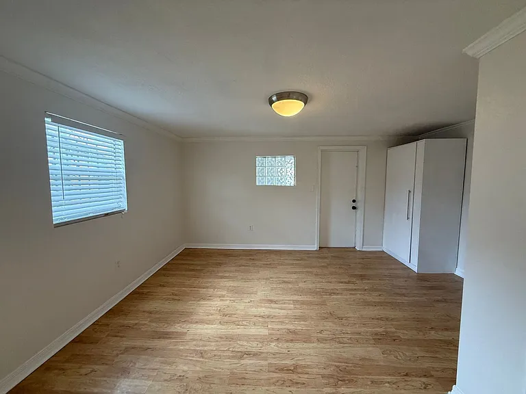 3318 W Walnut St — Photo 12