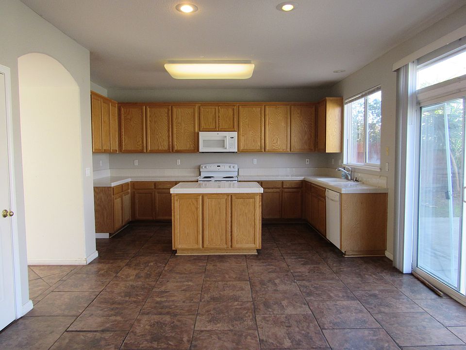 2nd image of 2869 Hawkins Ln