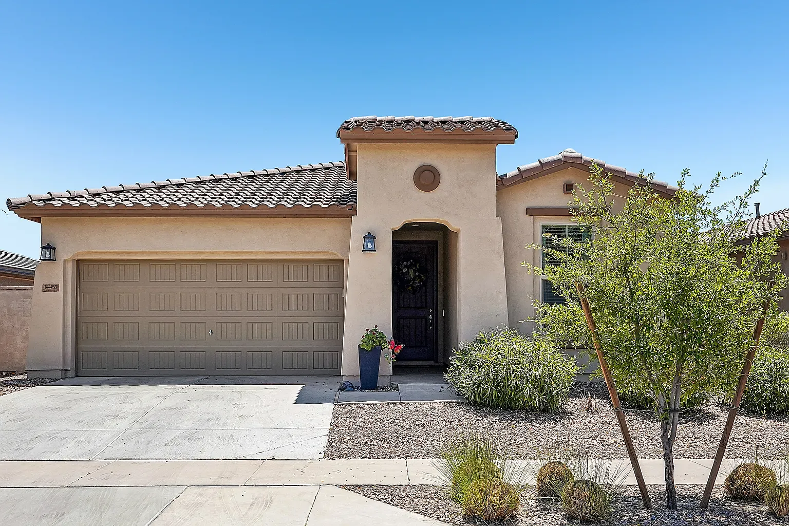 3 bed, 1921 sqft, $2,450 — Photo 2