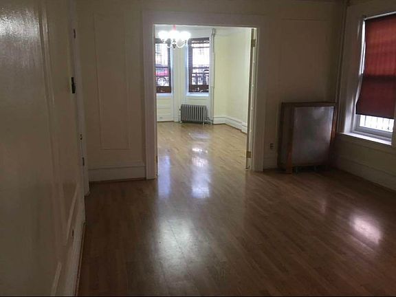 3rd image of 780 Dawson St