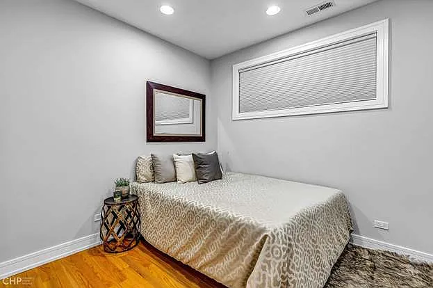 821 W Roscoe St #1 — Photo 108