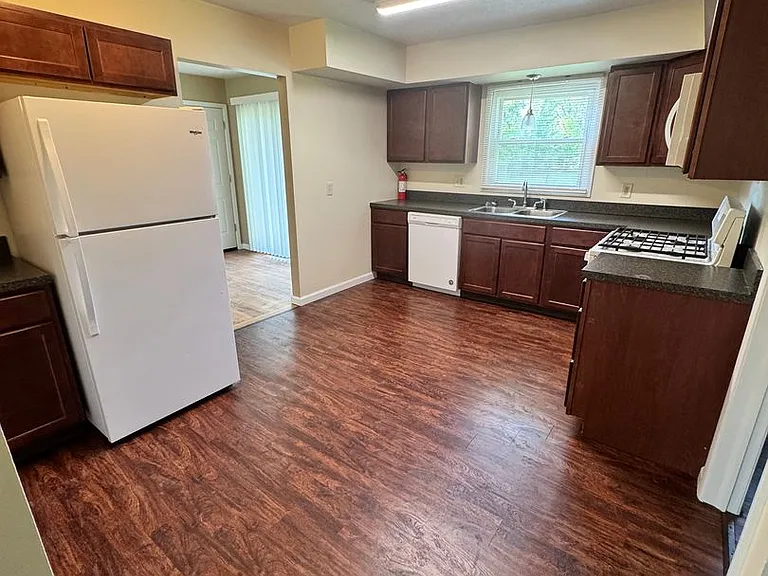 650 Beverly Hills Dr — Photo 11